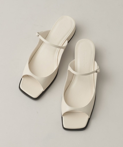 A part by（アパートバイ）の「ダブルストラップミュール（その他シューズ・レディース・ブラック/アイボリー・LARGE/MEDIUM）」の2枚目の写真