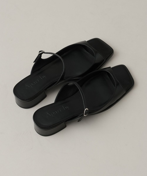 A part by（アパートバイ）の「ダブルストラップミュール（その他シューズ・レディース・ブラック/アイボリー・LARGE/MEDIUM）」の5枚目の写真