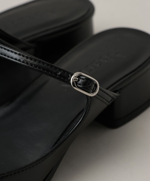 A part by（アパートバイ）の「ダブルストラップミュール（その他シューズ・レディース・ブラック/アイボリー・LARGE/MEDIUM）」の8枚目の写真