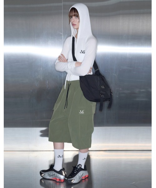 MUCENT(ムセント)の「A'GEM/9 × .kom 『MUCENT/ムセント』 LIGHT UP CROP HOOD ZIP-UP/ライトアップクロップジップアップパーカー(パーカー・レディース・ブラック/グレー/ホワイト・FREE)」の6枚目の写真