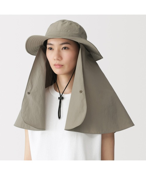 無印良品（ムジルシリョウヒン）の「ＵＶカット日陰を持ち歩くサファリハット（ハット・レディース・ブラウン系/ダークグレー/サンドベージュ・56.5-59cm）」の2枚目の写真
