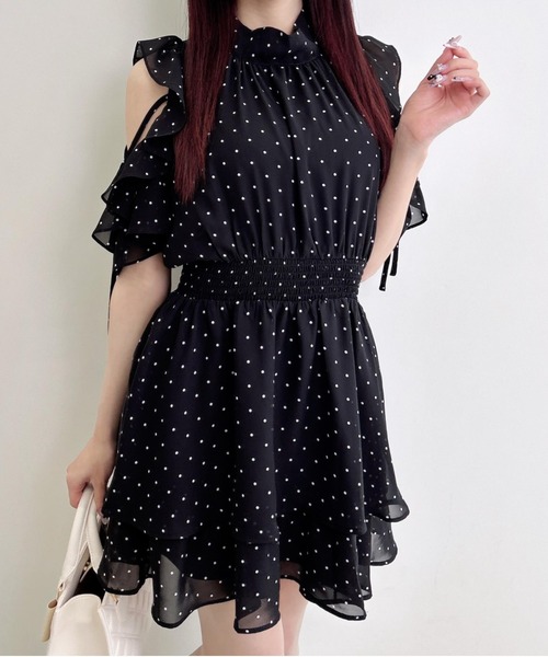 INGNI(イング)の「2Wayリボン肩あきフリルミニワンピース(ワンピース・レディース・ブラック系/ホワイト系その他3/ブラック系3/ブラック・M)」の1枚目の写真