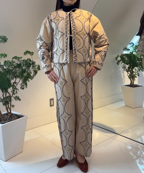 sara mallika（サラ マリカ）の「COTTON LINEN AARI EMBROIDERY（ノーカラージャケット・レディース・ブルー/ベージュ・FREE）」の2枚目の写真