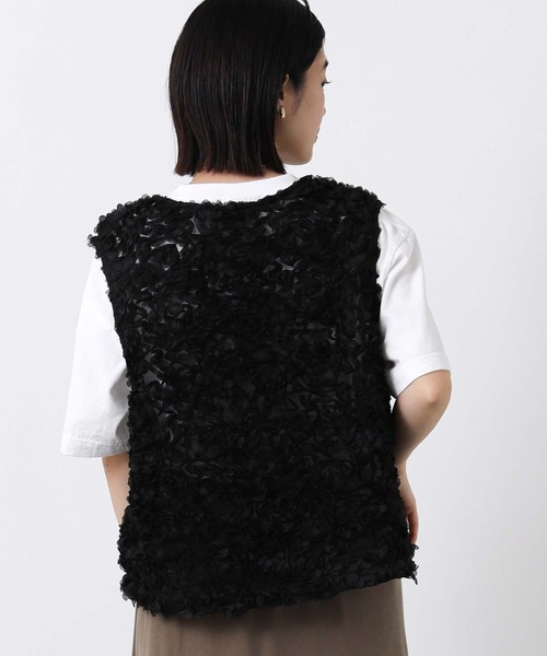 Gready Brilliant（グレディブリリアン）の「３ＤチュールＶネックベスト（シャツ/ブラウス・レディース・ブラック/オフホワイト・FREE）」の21枚目の写真