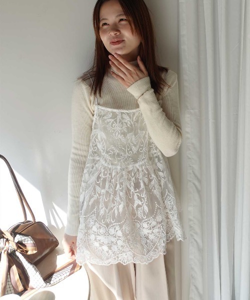 CORNERS（コーナーズ）の「オーガンジーレース刺繍キャミソール（キャミソール・レディース・ベージュ系その他/ホワイト/ブラック・M）」の4枚目の写真