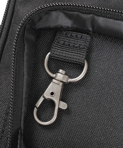 Carhartt(カーハート)の「【UT207】【Carhartt/カーハート】CROSS BODY ZIP BAG(ボディバッグ/ウエストポーチ・メンズ・ブラック/ブラウン・FREE)」の5枚目の写真