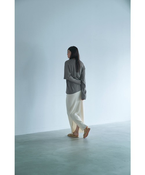 marjour（マージュール）の「MUTED TONES LAYERED LIKE TEE（Tシャツ/カットソー・レディース・ピンク/チャコールグレー/ベージュ・M）」の21枚目の写真