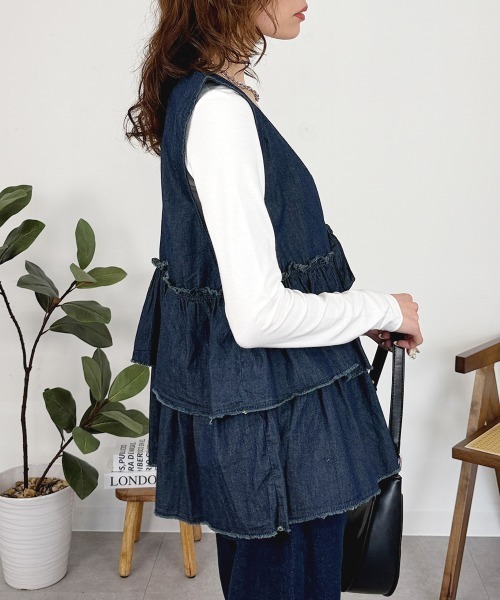 RCD(アールシーディー)の「エアリーデニムフリルティアードベスト(ベスト・レディース・ネイビー/ワンウォッシュ・4L~5L/LL~3L/M-L)」の7枚目の写真