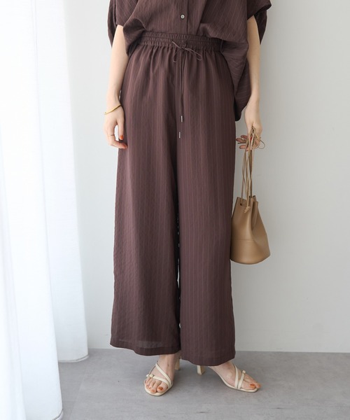 YECCA VECCA(イェッカヴェッカ)の「ストライプ柄ワイドパンツ(その他パンツ・レディース・ネイビー/ブラウン・FREE)」の1枚目の写真