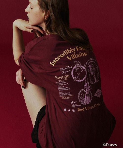 Disney(ディズニー)の「(COLSUN)INCREDIBLY FABULOUS VILLANS S/S TEE(Tシャツ/カットソー・レディース・ホワイト/バーガンディー・S/M)」の1枚目の写真