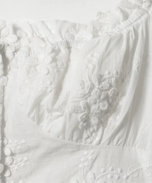 LA POMME petit(ラポミ・プチ)の「Sheer Embroidery Off Shoulder Top(Tシャツ/カットソー・レディース・ホワイト・SMALL/MEDIUM/LARGE)」の3枚目の写真
