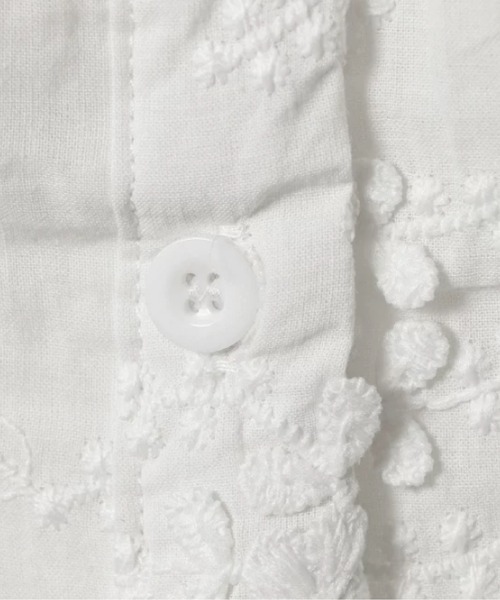 LA POMME petit(ラポミ・プチ)の「Sheer Embroidery Off Shoulder Top(Tシャツ/カットソー・レディース・ホワイト・SMALL/MEDIUM/LARGE)」の4枚目の写真