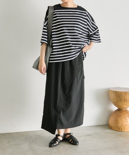ear PAPILLONNER（イアパピヨネ）の「ペイントボーダーTシャツ【SUM1 STYLE×MONT KEMMEL】（Tシャツ/カットソー・レディース・ホワイト/ブラック/オレンジ・FREE）」の4枚目の写真
