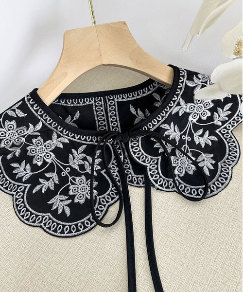 LA VORAGINE(ラ ヴォラジネ)の「レース レトロ花柄 刺繍 つけ襟【マルチウェイ】(マフラー・レディース・Black/White・M)」の12枚目の写真