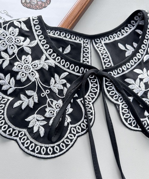 LA VORAGINE(ラ ヴォラジネ)の「レース レトロ花柄 刺繍 つけ襟【マルチウェイ】(マフラー・レディース・Black/White・M)」の18枚目の写真