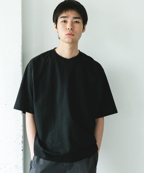 URBAN RESEARCH DOORS(アーバンリサーチドアーズ)の「『速乾/接触冷感/UVカット』Sorona ラウンドカラーショートスリーブTシャツ(Tシャツ/カットソー・メンズ・ライトグレー/ボルドー/ブラック・LARGE/MEDIUM)」の4枚目の写真