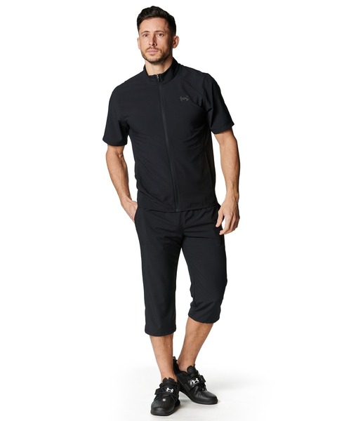 UNDER ARMOUR(アンダーアーマー)の「UAフレッシュウーブン フルジップ ショートスリーブ ジャケット(トレーニング/メンズ)(その他アウター・メンズ・ブラック・S/L/2XL/XL/M)」の2枚目の写真