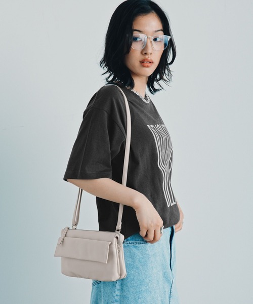 LEPSIM(レプシィム)の「フラップお財布ショルダー 910560(ショルダーバッグ・レディース・ブラック/アイボリー・ONE SIZE)」の3枚目の写真