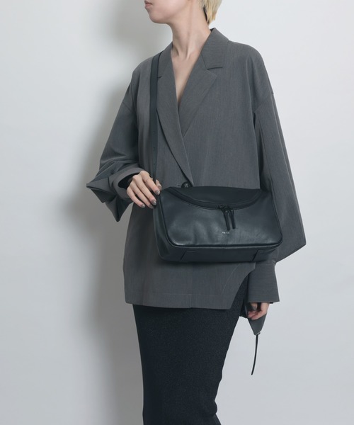 YArKA（ヤーカ）の「【YArKA/ヤーカ】real leather round zip shoulder bag [tdht7] / ラウンドzipショルダーバッグ（ショルダーバッグ・レディース・ブラック・FREE）」の2枚目の写真
