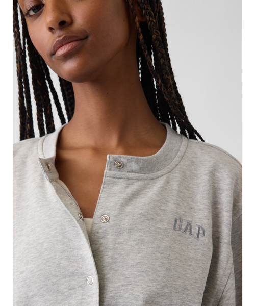 GAP(ギャップ)の「ヴィンテージソフト フレンチテリー リラックスフィット クロップド スウェットカーディガン(スウェット・レディース・グレー/ブラック・XXS/XS/S/M/L/XL)」の4枚目の写真