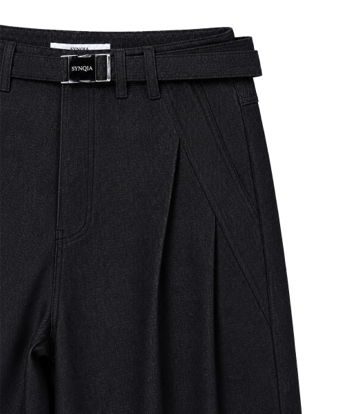 SYNQIA(シンキア)の「カーブドプリーツデニムトラウザー ブラック(デニムパンツ・メンズ・その他・SMALL/MEDIUM/LARGE)」の6枚目の写真