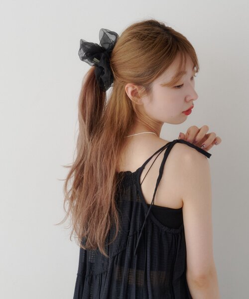 Kastane(カスタネ)の「【fiw.】オーガンジーBIGシュシュ(その他ヘアアクセサリー・レディース・ライトベージュ/ブラック・FREE)」の16枚目の写真