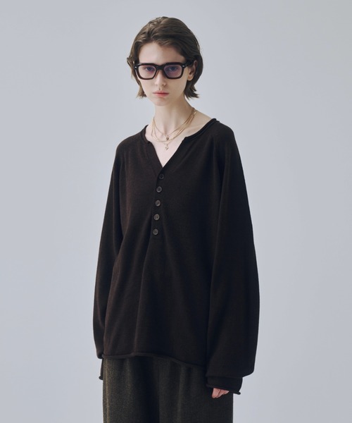 soerte(ソエルテ)の「Wool Blend Rolled Edge Henley Neck Knit / ウールブレンドヘンリーネックニット(ニット/セーター・メンズ・レッド/グレー/ブラウン/ブラック・3/1/2)」の3枚目の写真