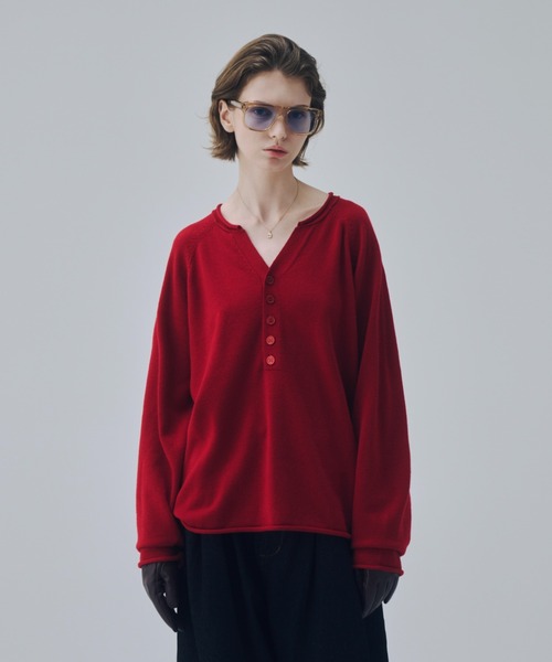 soerte(ソエルテ)の「Wool Blend Rolled Edge Henley Neck Knit / ウールブレンドヘンリーネックニット(ニット/セーター・メンズ・レッド/グレー/ブラウン/ブラック・3/1/2)」の4枚目の写真