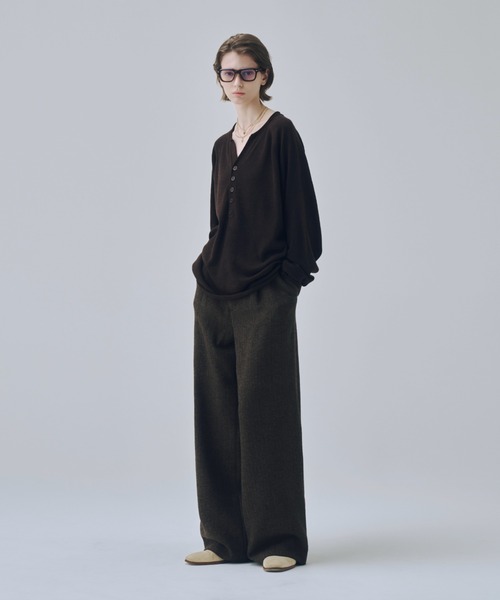 soerte(ソエルテ)の「Wool Blend Rolled Edge Henley Neck Knit / ウールブレンドヘンリーネックニット(ニット/セーター・メンズ・レッド/グレー/ブラウン/ブラック・3/1/2)」の9枚目の写真