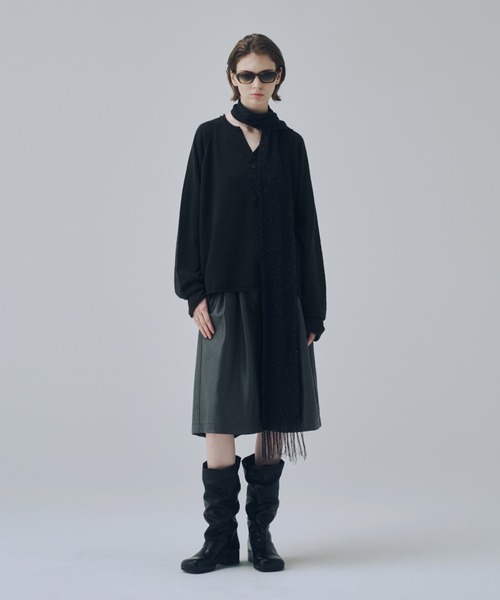 soerte(ソエルテ)の「Wool Blend Rolled Edge Henley Neck Knit / ウールブレンドヘンリーネックニット(ニット/セーター・メンズ・レッド/グレー/ブラウン/ブラック・3/1/2)」の6枚目の写真