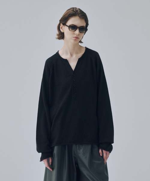 soerte(ソエルテ)の「Wool Blend Rolled Edge Henley Neck Knit / ウールブレンドヘンリーネックニット(ニット/セーター・メンズ・レッド/グレー/ブラウン/ブラック・3/1/2)」の20枚目の写真
