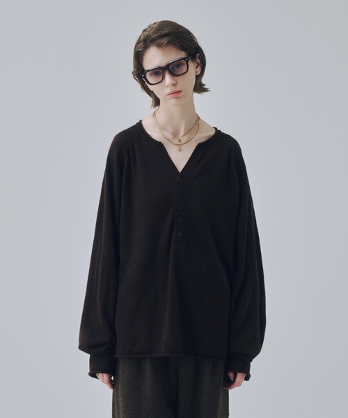 soerte(ソエルテ)の「Wool Blend Rolled Edge Henley Neck Knit / ウールブレンドヘンリーネックニット(ニット/セーター・メンズ・レッド/グレー/ブラウン/ブラック・3/1/2)」の8枚目の写真