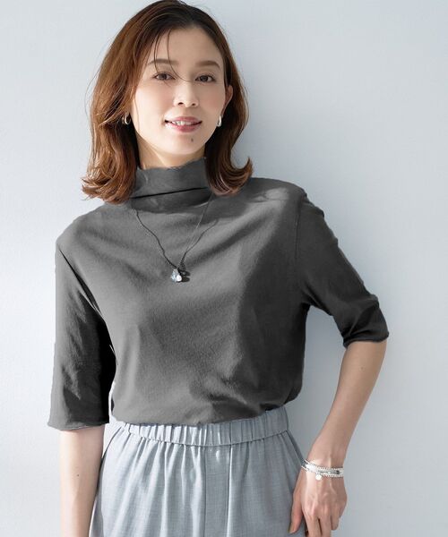 UNTITLED(アンタイトル)の「シアーテレコハイネックトップス(Tシャツ/カットソー・レディース・サックスブルー/オフホワイト/ブラック/ライトイエロー系/ピンク/ライトグリーン/チャコールグレー・02/04/48/50/00/44)」の3枚目の写真