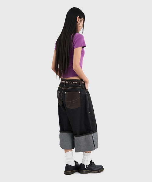raucohouse(ラウコハウス)の「ロールアップワイドデニムハーフパンツバミューダパンツ(デニムパンツ・レディース・ブラック・M/S)」の11枚目の写真