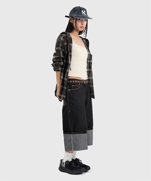 raucohouse(ラウコハウス)の「ロールアップワイドデニムハーフパンツバミューダパンツ(デニムパンツ・レディース・ブラック・M/S)」の14枚目の写真