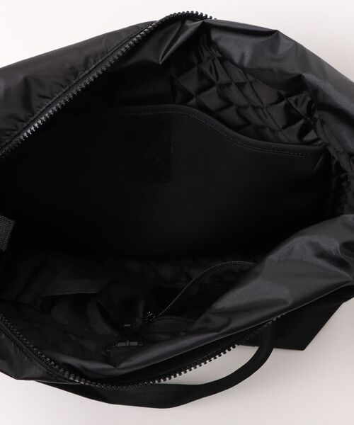 NEW ERA(ニューエラ)の「NEW ERA TOTE BAG 1680D 2 / ニューエラ(バックパック/リュック・レディース・ブラック・FREE)」の4枚目の写真