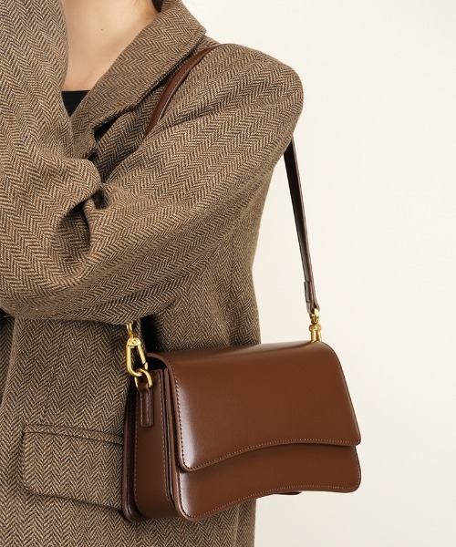 NiiNa(ニーナ)の「【 NiiNa / ニーナ 】高品質レザー2wayスリムシルエットショルダーバッグ(ショルダーバッグ・レディース・レッド・FREE)」の3枚目の写真