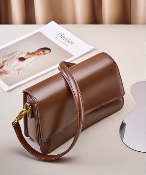 NiiNa(ニーナ)の「【 NiiNa / ニーナ 】高品質レザー2wayスリムシルエットショルダーバッグ(ショルダーバッグ・レディース・レッド・FREE)」の7枚目の写真