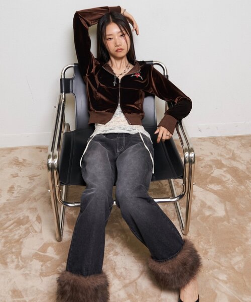 WHO'S WHO gallery(フーズフーギャラリー)の「【26AW LOOK掲載品番】ベロアインクドチビパーカー(パーカー・レディース・ブラウン/ピンク/ブルー・FREE)」の4枚目の写真