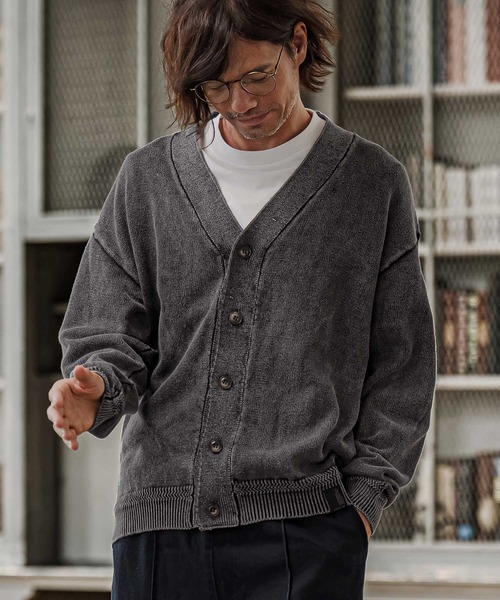 CAMBIO(カンビオ)の「mcg3866-Faded Wash V Neck Knit Cardigan ニットカーディガン(PF-262-015)(カーディガン/ボレロ・メンズ・ブラック/ブルー/マスタード/グレイッシュベージュ・M/L)」の6枚目の写真