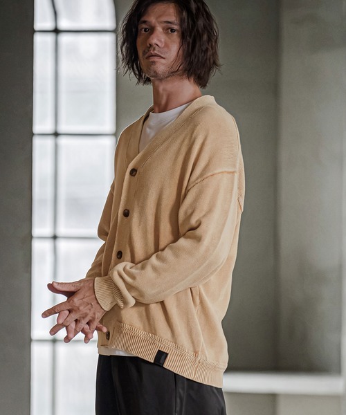 CAMBIO(カンビオ)の「mcg3866-Faded Wash V Neck Knit Cardigan ニットカーディガン(PF-262-015)(カーディガン/ボレロ・メンズ・ブラック/ブルー/マスタード/グレイッシュベージュ・M/L)」の16枚目の写真