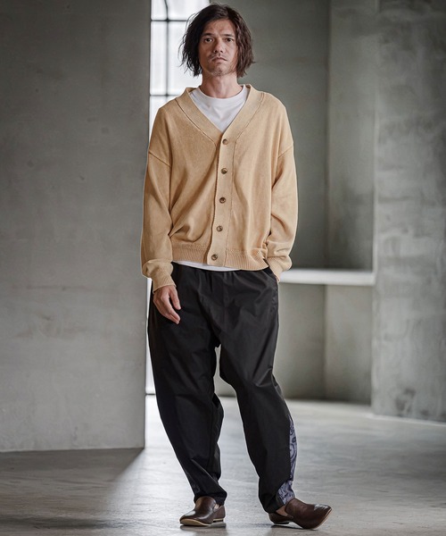 CAMBIO(カンビオ)の「mcg3866-Faded Wash V Neck Knit Cardigan ニットカーディガン(PF-262-015)(カーディガン/ボレロ・メンズ・ブラック/ブルー/マスタード/グレイッシュベージュ・M/L)」の17枚目の写真
