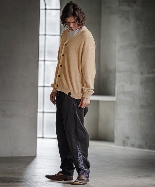 CAMBIO(カンビオ)の「mcg3866-Faded Wash V Neck Knit Cardigan ニットカーディガン(PF-262-015)(カーディガン/ボレロ・メンズ・ブラック/ブルー/マスタード/グレイッシュベージュ・M/L)」の19枚目の写真