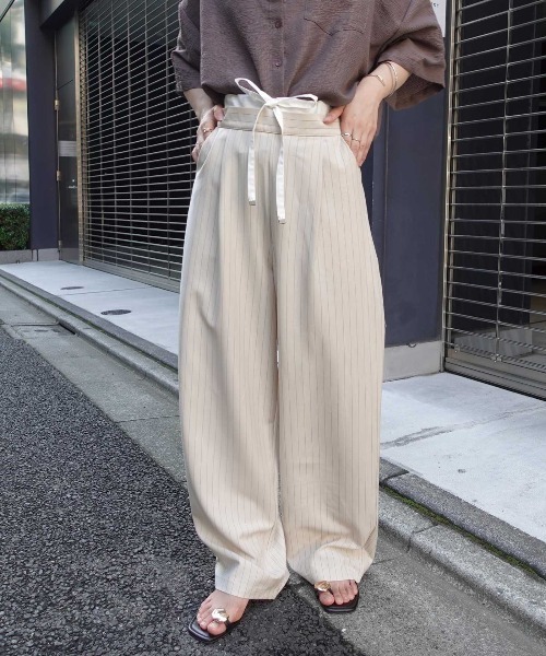 CORNERS（コーナーズ）の「レイヤード風ストライプパンツ（その他パンツ・レディース・ネイビー/グレー/アイボリー・M）」の2枚目の写真