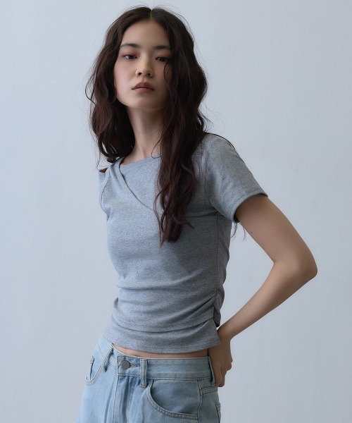 Clum（クルム）の「asymmetric layered gather tee / アシンメトリーレイヤードギャザーTシャツ（Tシャツ/カットソー・レディース・グレー・FREE）」の13枚目の写真