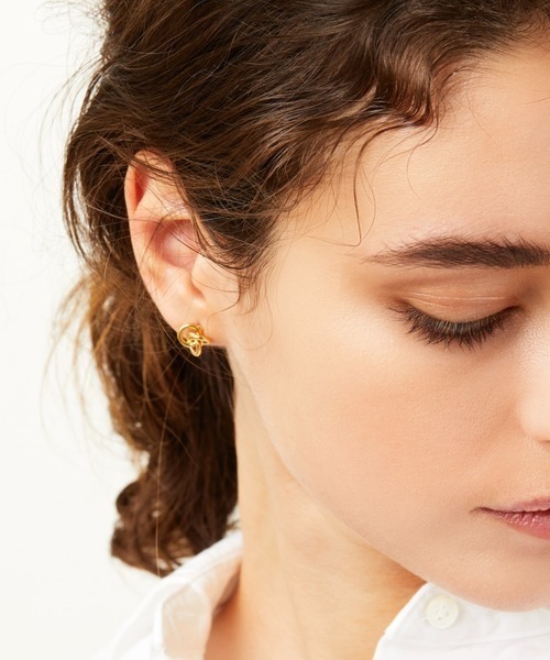 BAQLESS（バックレス）の「[BAQLESS/バックレス] AMITY REBECCA ゴールドピアス（ピアス（両耳用）・レディース・ゴールド・ONE SIZE）」の3枚目の写真