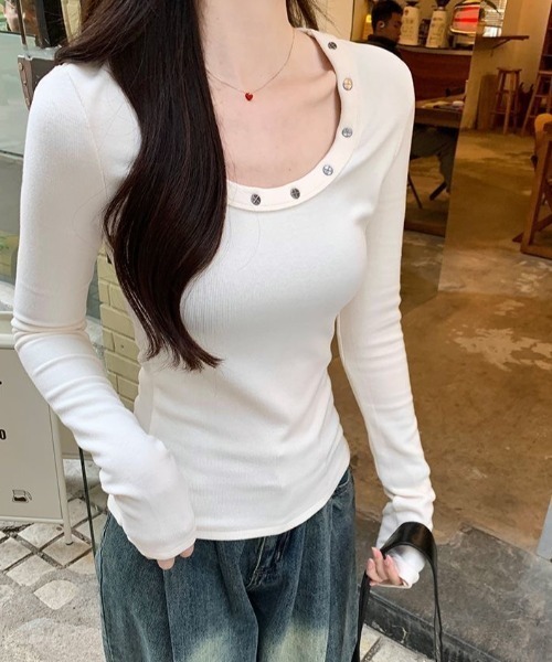 LADY LIKE(レディライク)の「【秋冬新作】スタッズ付きラウンドネック美シルエット長袖トップス(Tシャツ/カットソー・レディース・モカ/ダークグレー/ホワイト/ブラック・M)」の11枚目の写真