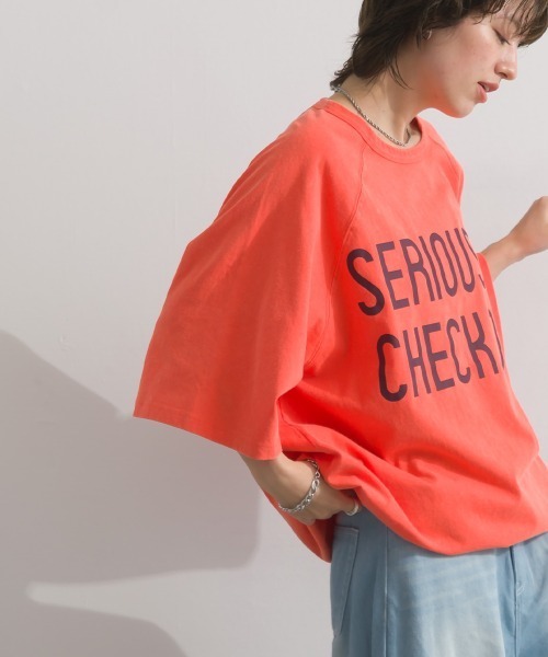 enhaut（アンオート）の「天竺編みラグラン SERIOUSLY フロント＆バック ロゴ プリント Tシャツ（Tシャツ/カットソー・レディース・グリーン/オレンジ/アイボリー・FREE）」の7枚目の写真