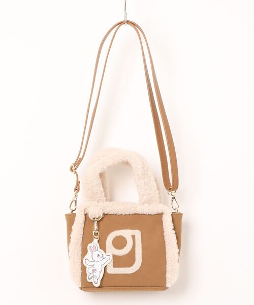 PAUL & JOE ACCESSOIRES(ポールアンドジョーアクセソワ)の「【PAUL & JOE ACCESSOIRES /ポール アンド ジョー アクセソワ 】 FUR ANIMAL チャーム付きムートントートバッグ(トートバッグ・レディース・ピンク/キャメル・FREE)」の1枚目の写真