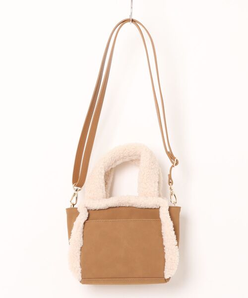 PAUL & JOE ACCESSOIRES(ポールアンドジョーアクセソワ)の「【PAUL & JOE ACCESSOIRES /ポール アンド ジョー アクセソワ 】 FUR ANIMAL チャーム付きムートントートバッグ(トートバッグ・レディース・ピンク/キャメル・FREE)」の5枚目の写真